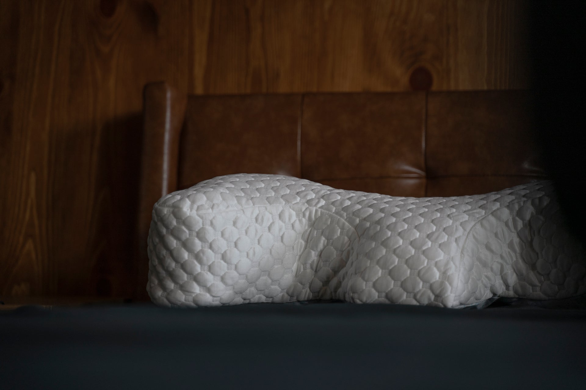 Cooling ergonomic pillow made for every body, customisable, modular and handmade.